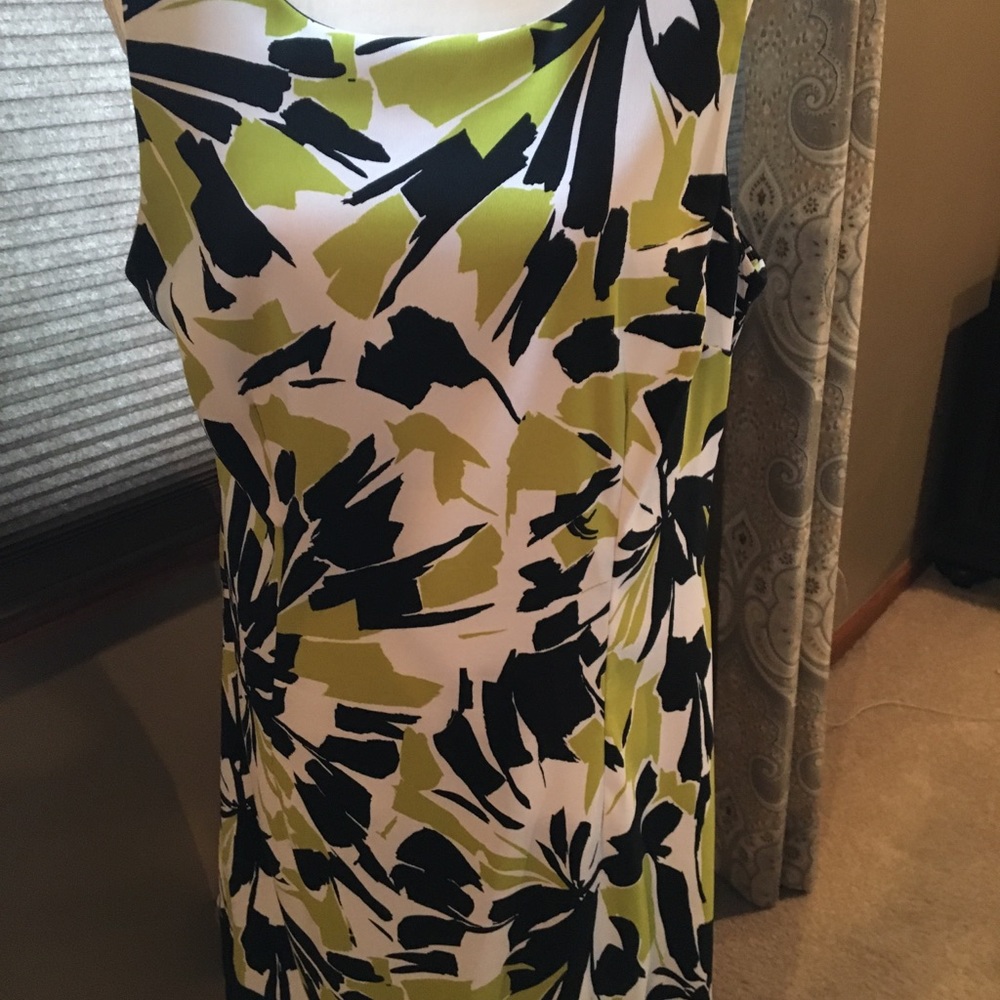 Sleeveless green black and white dress